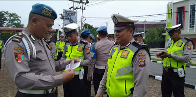 Propam Polres Sanggau Priksa Surat Kendaraan Anggota Menjelang Ops Patuh Kapuas 2019