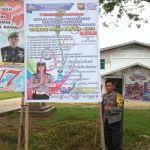 Bripka Hendra Irawan Pasang Banner Ops Patuh Kapuas 2019