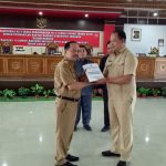 NOTA RAPERDA INISIATIF DPRD KEPADA WAKIL BUPATI SANGGAU