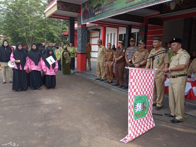 Bupati Sanggau Lepas Lomba Pawai Takbir Berbusana Muslimah Dalam Menyemarakkan Perayaan Hari Raya Idul Adha 1440 H/2019 M