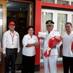 Day To Remember Markas PMI Sanggau Ke 34, Ketua PMI Serahkan Bunga Mawar dan Masker