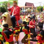 Apel Gabungan, Pawai Budaya Dan Makan Berami Merupakan Puncak 402 Hari Jadi Kota Sanggau