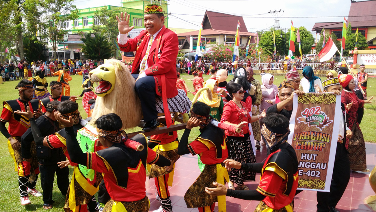 Apel Gabungan, Pawai Budaya Dan Makan Berami Merupakan Puncak 402 Hari Jadi Kota Sanggau