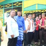 SEKDA SANGGAU ZIARAH MAKAM RAJA DAN BUPATI PERTAMA SANGGAU