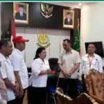 VIDEO: HUT Markas ke-34, PMI Sanggau Serahkan Bunga Mawar dan Masker pada Kajari