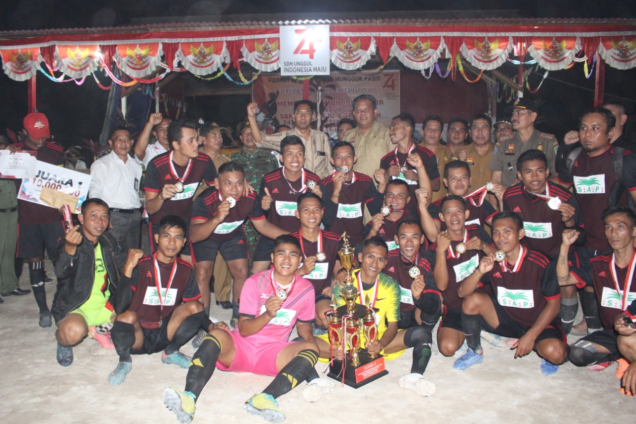 Bupati Sanggau hadiri Penutupan Turnamen Sepak Bola Mungguk Pasir