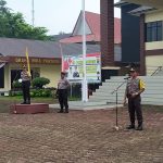 Wakapolres Sanggau Pimpin Apel Pagi di Halaman Polres Sanggau