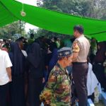 Brigadir Herman Hadiri Pemakaman Warga di Desa Sosok