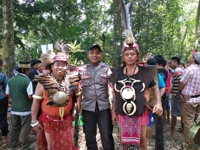 Briptu Ali Solikin Laksanakan PAM Gawai Dayak di Segumon Kecamatan Sekayam