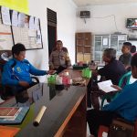Dengan Menyambangi Kantor Desa Bhabinkamtibmas Berikan Himbauan Kamtibmas