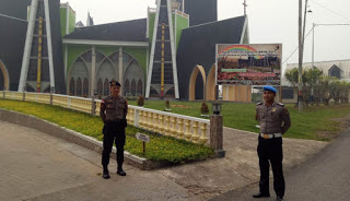 Personel Polres Sanggau Laksanakan Pengamanan Ibadah Gereja