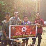 Melihat Banyaknya Kabut Asap, Bhabinkamtibmas Himbau Stop Karhutla Menggunakan Spanduk