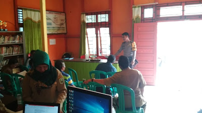 Binluh ke Kantor Desa Bhabinkamtibmas  Himbau Tentang Kesadaran Melaksanakan Siskamling