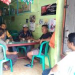 Ngopi Bersama Masyarakat, Bhabinkamtibmas Himbau Jangan Percaya Hoax