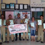 Bagikan Maklumat Kapolda Kalbar serta Himbau Stop Karhutla Menggunakan Spanduk