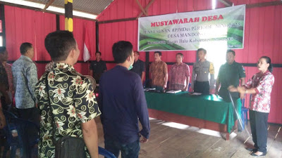 Bripda Margun Riandra Ikuti Kegiatan Musdes di Desa Mandong Kecamatan Tayan Hulu