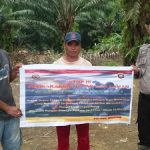 Barigadir Hendri Himbau Stop Karhutla Menggunakan Spanduk