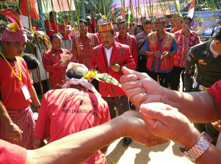 Wakil Bupati Sanggau Buka Musdad Sub Suku Dayak Desa Tahun 2017
