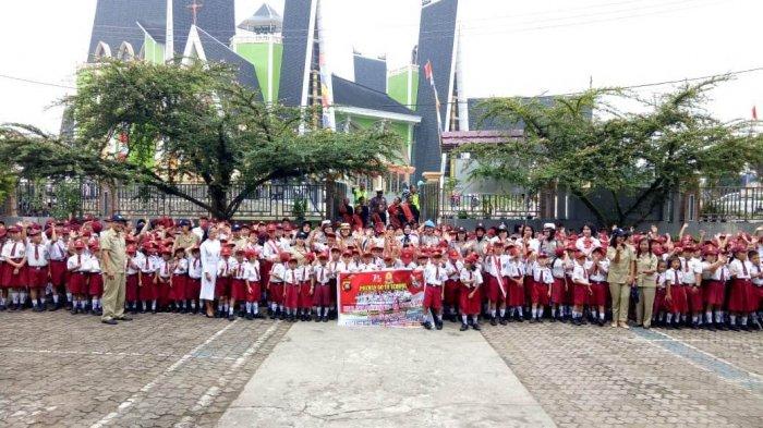 Srikandi Polres Sanggau Gelar Police Goes To School Sambut HUT Polwan ke-71