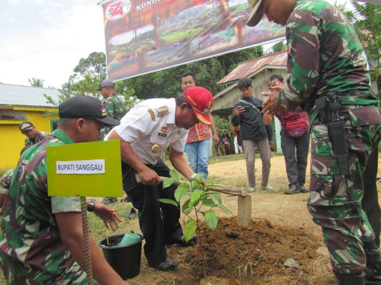 Bupati Sanggau Tanam 10.000 Pohon Di Wilayah Perbatasan