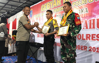 Kapolres Sanggau Berikan Hadiah Umroh Ketanah Suci Kepada Anggota TNI dan Polri