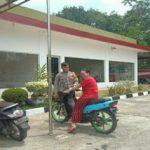 Himbau Gunakan Helm Bhabinkamtibmas Tegur Warga Binaan