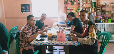 Jalin Keagraban Bhabinkamtibmas Makan Bersama Warga Desa Binaan