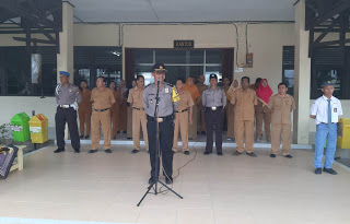 Kabagops Pimpin Upacara Bendera di SMK Tri Darma Sanggau
