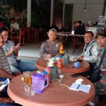 Bhabinsa dan Bhabinkamtibmas Ngopi Bersama Masyarakat