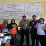 Bhabinkamtibmas Sampaikan Himbauan Kamtibmas Kepada Dewan Guru SMPN 1 Meliau