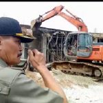 Satpol PP Sanggau bongkar bangunan yang gunakan tanah pemda