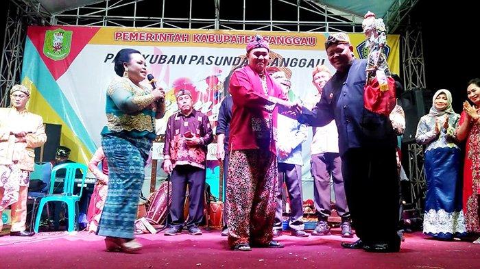 Warga Sanggau Antusias Saksikan Pagelaran Wayang Golek dari Kota Bandung