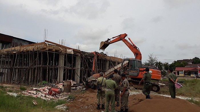 Satpol PP Eksekusi Bangunan Ruko yang Berdiri di Atas Tanah Pemda Sanggau