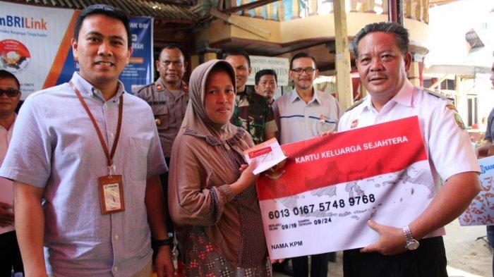 Bupati Sanggau Launching Program Bantuan Pangan Non Tunai