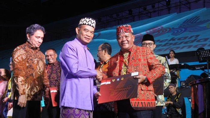 Kabupaten Sanggau Terima Anugerah Kebudayaan dan Maestro Seni Tradisi Tahun 2019 dari Kemendikbud