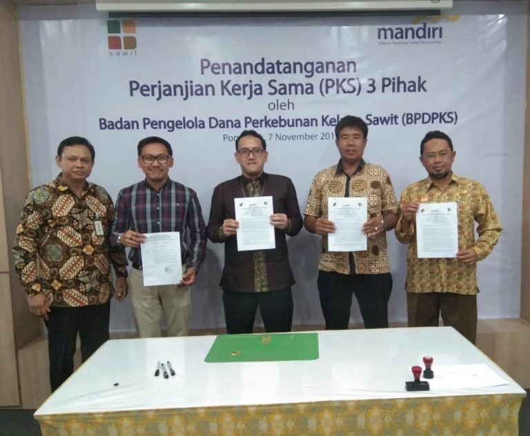 Petani Sawit Kalbar Menandatangani Perjanjian Kerja Sama Penyaluran Dana PSR