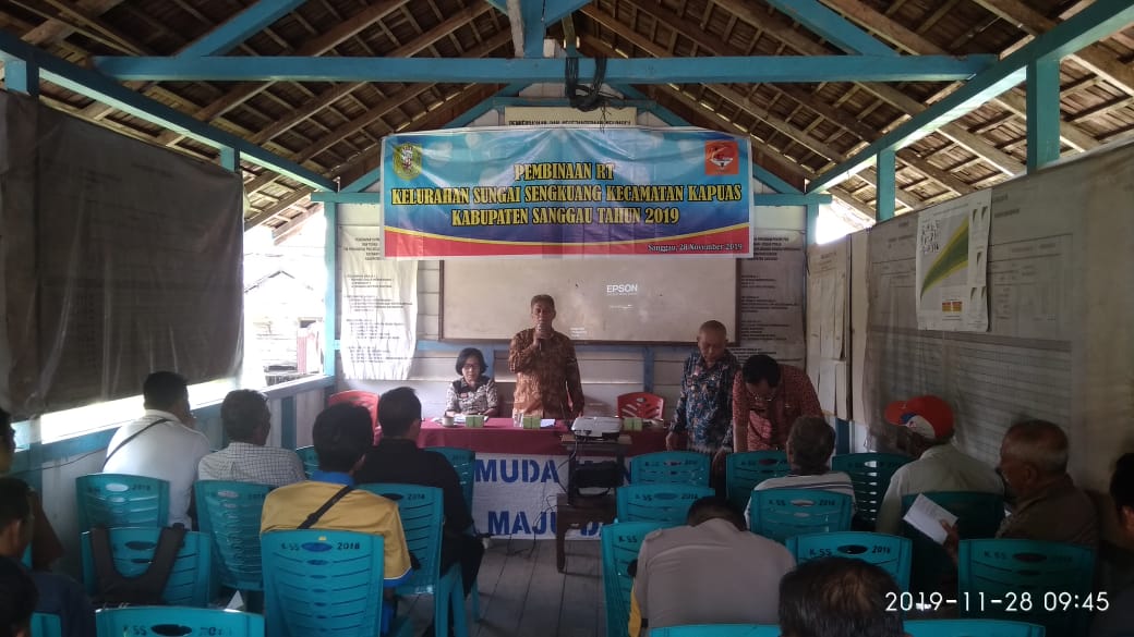 Sosialisasi Adminduk dalam Rangka Pembinaan Rukun Tangga (RT) di Desa Sungai Sengkuang Kecamatan Kapuas