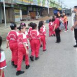 Bhabinkamtibmas Atur Lalin Dalam Giat Jalan Santai Pelajar SDN 12 Bodok
