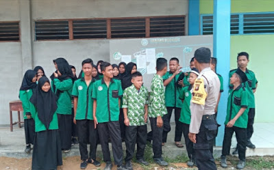 Himbau Adanya Kenakalan Remaja Bhabinkamtibmas Sambangi MTS Hidayatullah Dusun Tunggal Bhakti