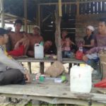 Menjalin Kedekatan Dengan Masyarakat Bhabinkamtibmas Himbau Pesan Kamtibmas