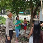Bhabinkamtibmas sambangi  Warga Desa Penyeladi