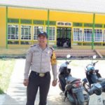 Bripka Marihot Hutabarat Laksanakan Pengamanan Solat Jumat di Masjid Al-Mubin Kedukul