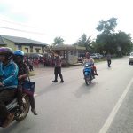 Brigpol Rudy Atur Lalulintas di Depan Gereja Katolik Paroki Pusat Damai