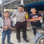 Bhabinkamtibmas Sampaikan Bijak Bermedsos Kepada Warga yang Disambangi