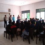 Brigpol Tatak Budi Cahyono Sosialisasikan Rekrutmen Anggota Polri di SMKN 1 Entikong