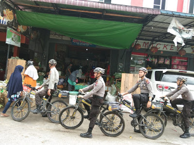 Satuan Sabhara Polres Sanggau Ciptakan Situasi Kondusif Dengan Patroli Sepeda
