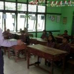 Police Goes To School Bripka Saprin Gunawan di SDN 46 Sungai Pelanduk
