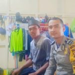 Door To Door System Bhabinkamtibmas Sampaikan Pesan Kepada Seorang Bapak