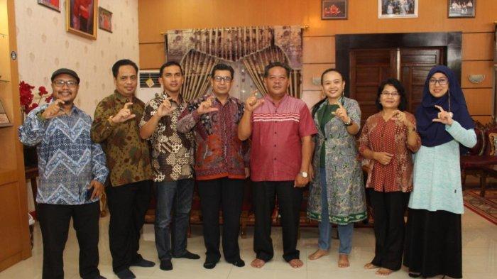 Tim KI dan PPID Utama Kalbar Silahturahmi Bersana Bupati Sanggau