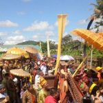 Turis dari Beberapa Negara Hadir di Prosesi Perang Ketupat dan Pemandian Pusaka Kerajaan Tayan